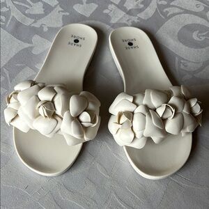 Shade & Shore Cream Floral Slide Sandals
